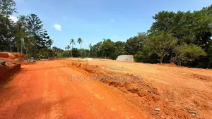 ගාල්ල නගරයට කරාපිටිය රෝහලට ලගින්ම බිම් කොටස්