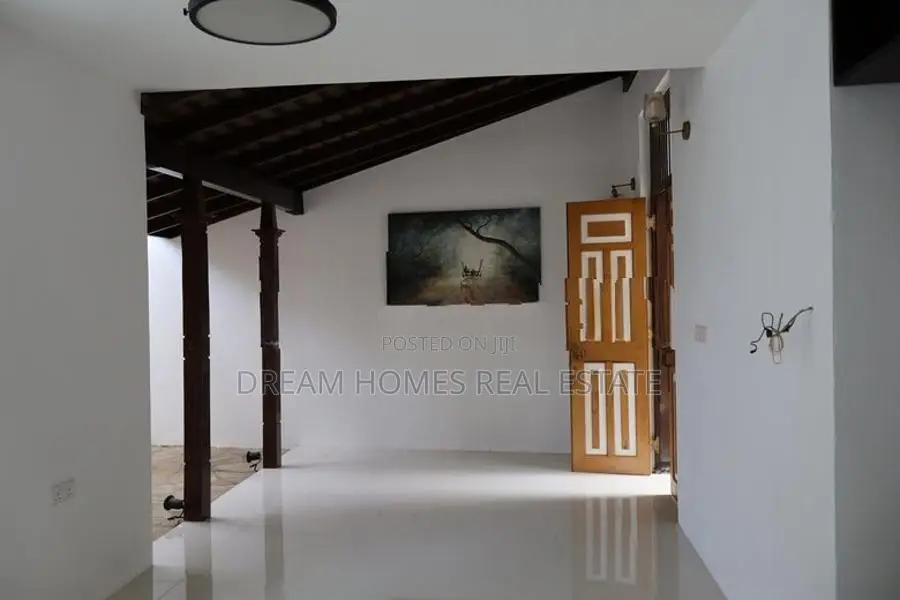 Modern 3-Storey Office Space for Rent – Boralesgamuwa