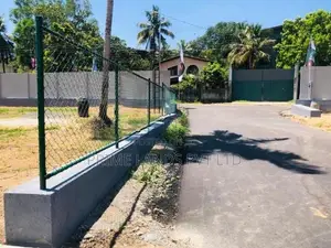 මල්කඩුවාවෙන් ඉඩමක්