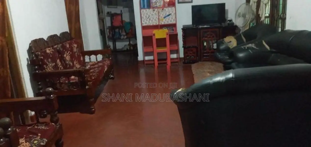 House with Land for Sale මොනරාගල