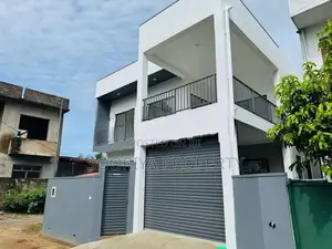 පදිංචියට සෑදූ දෙමහල් සුඛෝපභෝගී නිවසක් විකිණීමට - Piliyandala