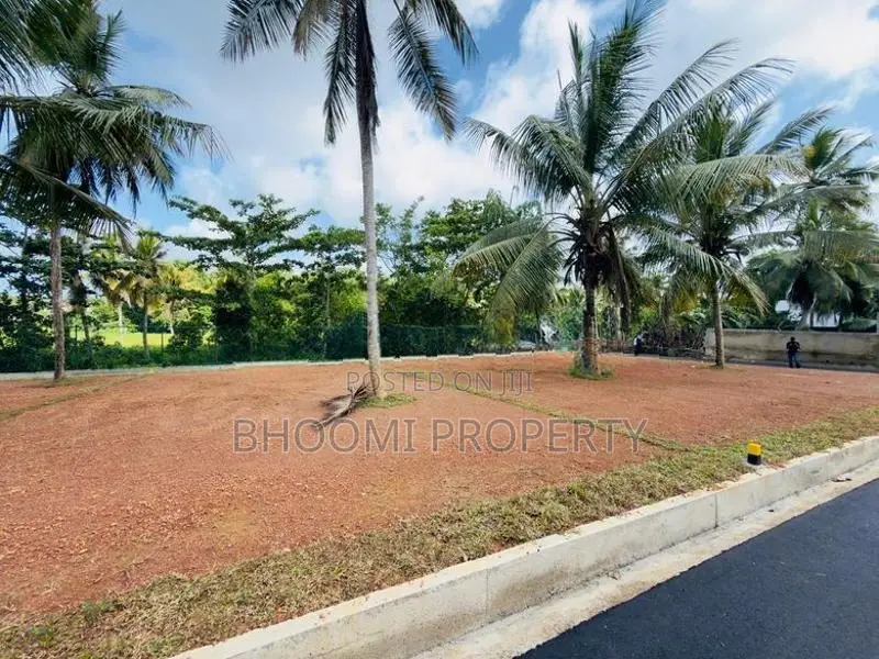කොලඹ හොරණ ප්‍රධාන පාරට 200m දුරින් නේවාසික බිම්කොටස්