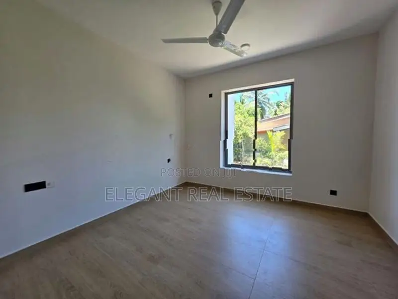 08 Bedroom Unfurnished 03 Storied House for Sale in Dehiwala (A3013)