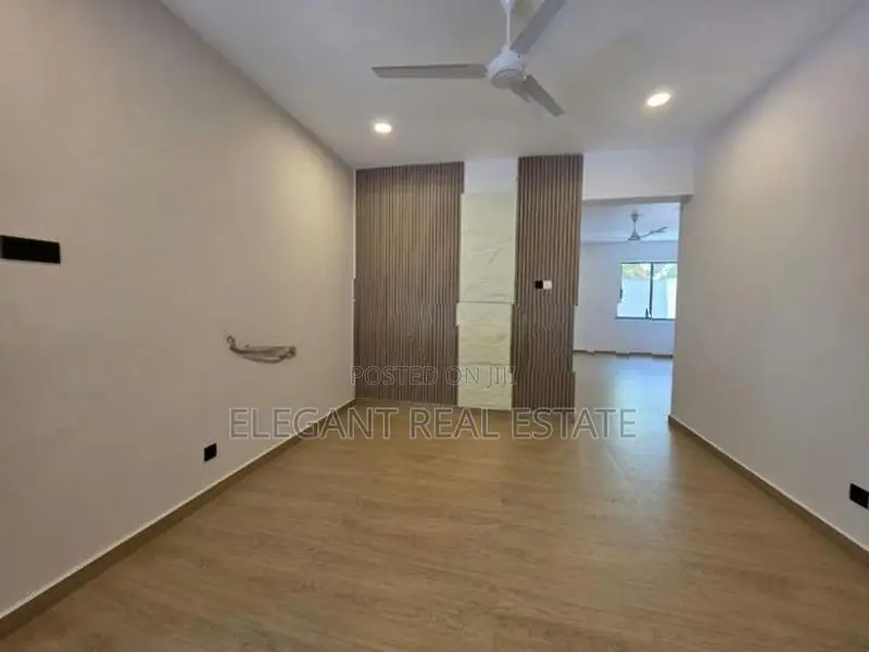 08 Bedroom Unfurnished 03 Storied House for Sale in Dehiwala (A3013)