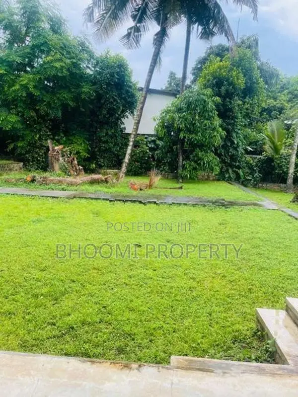 මාතලේ නගරයේ වටිනා නේවාසික ඉඩමක්