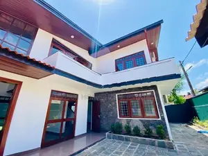 Luxury Refurbished Tropical Style House for Rent – Colombo 5