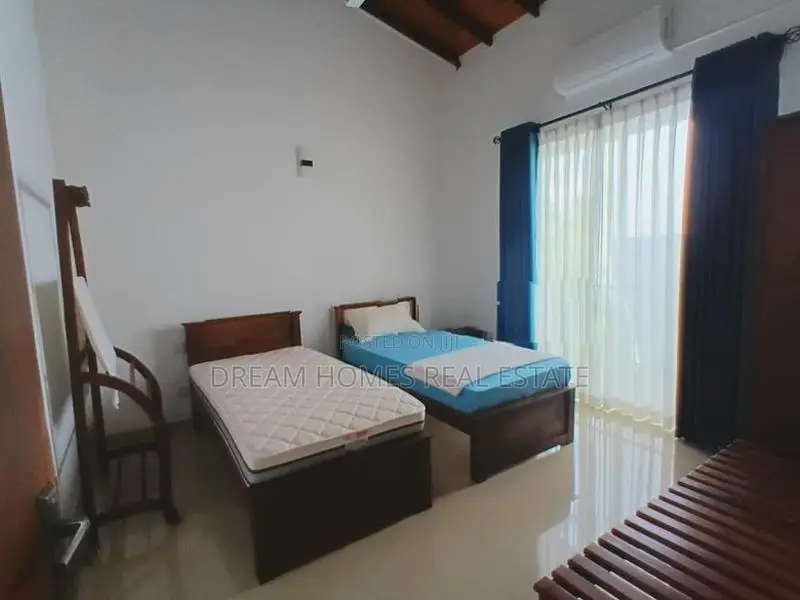 Luxury 3BR House with Parking Backyard – Pitakotte