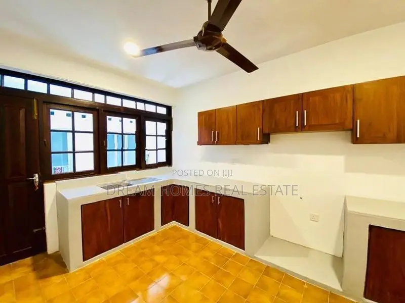 Luxury Refurbished Tropical Style House for Rent – Colombo 5