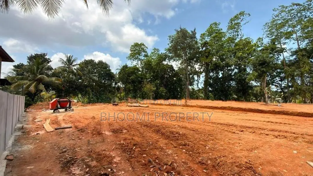 කරාපිටිය රෝහලට ලගින්ම බිම් කොටස්