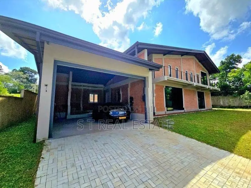 Modern Designed Luxury Villa House For Sale In Kahathuduwa.