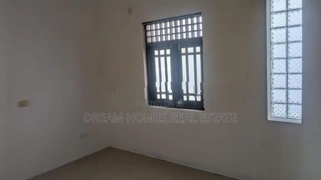 4 Bedrooms 2 Story House තලවතුගොඩ