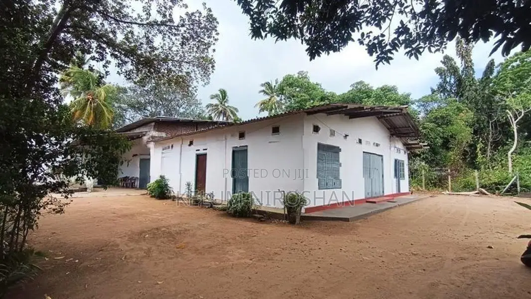නිවස සමග ව්‍යාපාර ස්ථානය විකිණීමට කදුරුගස්ආර
