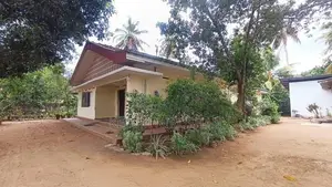 නිවස සමග ව්‍යාපාර ස්ථානය විකිණීමට කදුරුගස්ආර
