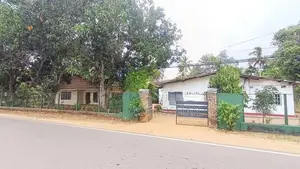 නිවස සමග ව්‍යාපාර ස්ථානය විකිණීමට කදුරුගස්ආර