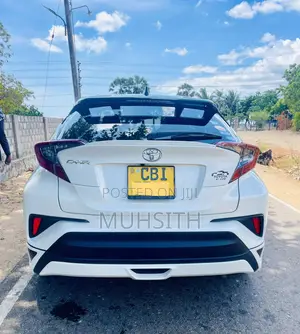 Toyota C-HR XLE FWD Sport Utility (2.0L 4cyl 2AM) 2018 White