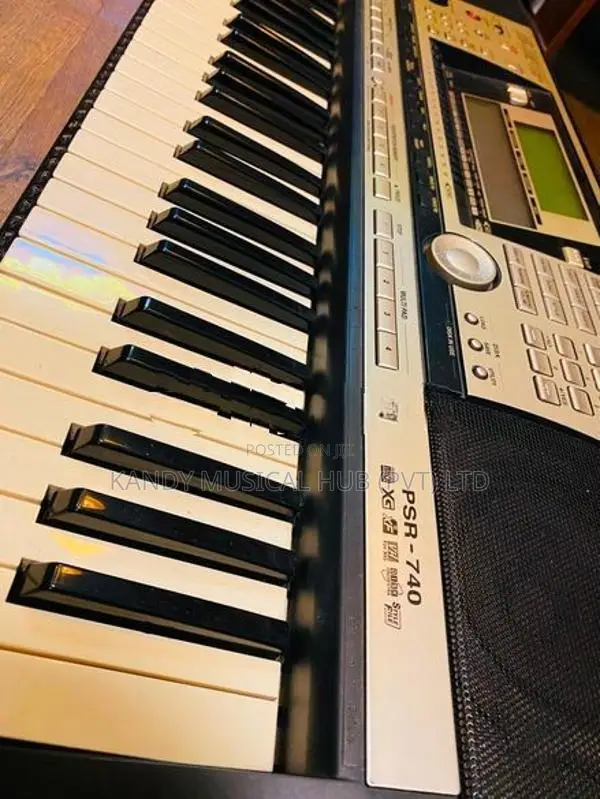 61-Key Yamaha PSR-740 Power Adapter MIDI Keyboard