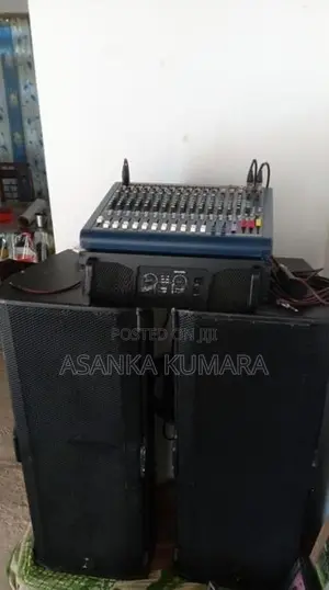 Mixer with Speakers