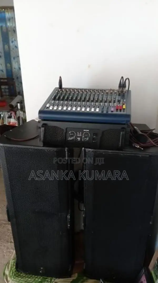 Mixer with Speakers