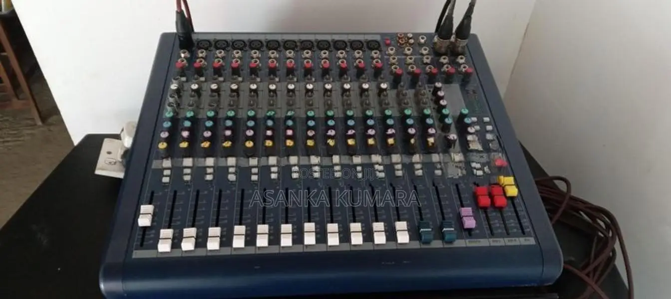 Mixer with Speakers