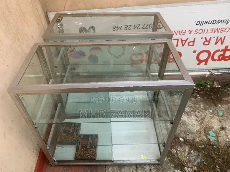 Showcase with Shop Rack