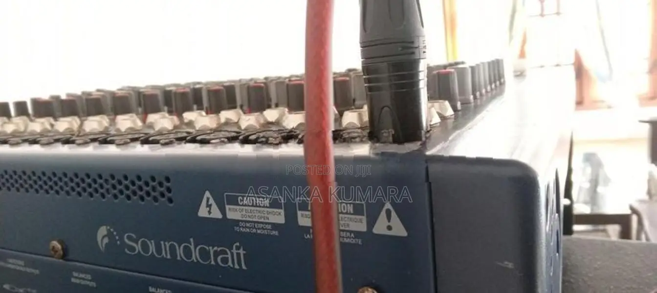 Mixer with Speakers