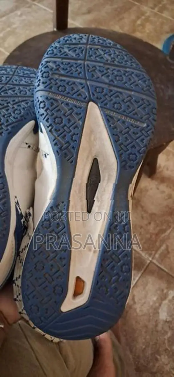 battmiton shoe