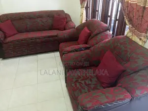 Well looking luxury sofa set