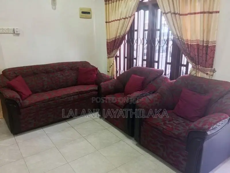 Well looking luxury sofa set