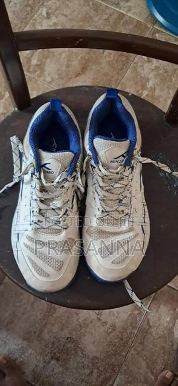 battmiton shoe