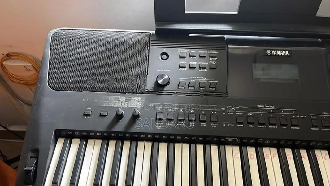 Yamaha PSR E 453