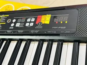 Yamaha PSR F52 Keyboard