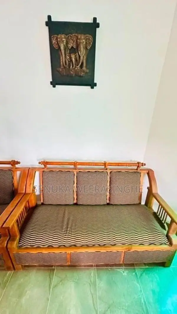 Solid Wooden Sofa Set with Glass Top Coffee Table (Complete 6-7 Seater