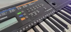 Yamaha E 253 Keyboard