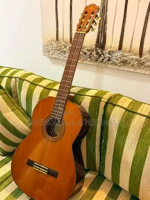 Yamaha gutair G-225
