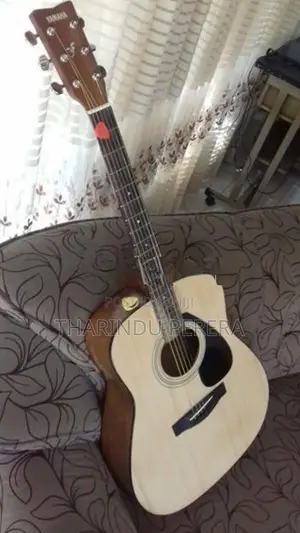 Yamaha F310 Acoustic Guitar