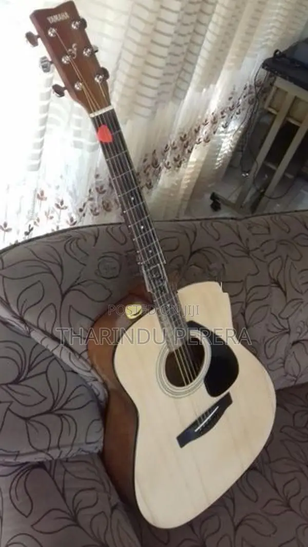 Yamaha F310 Acoustic Guitar