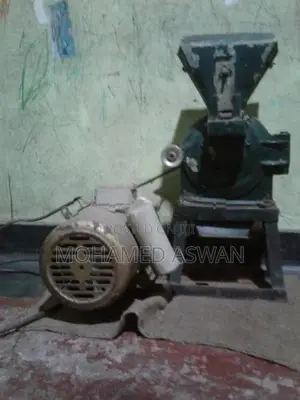 அரிசி இடிக்கும் இயந்திரம்
