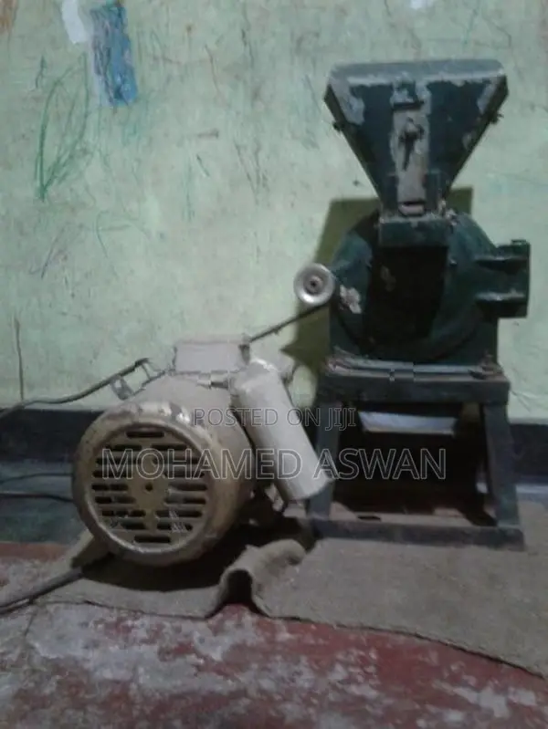 அரிசி இடிக்கும் இயந்திரம்