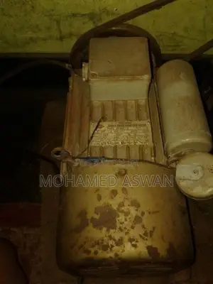 அரிசி இடிக்கும் இயந்திரம்