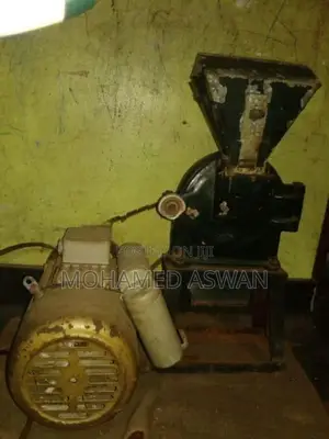 அரிசி இடிக்கும் இயந்திரம்