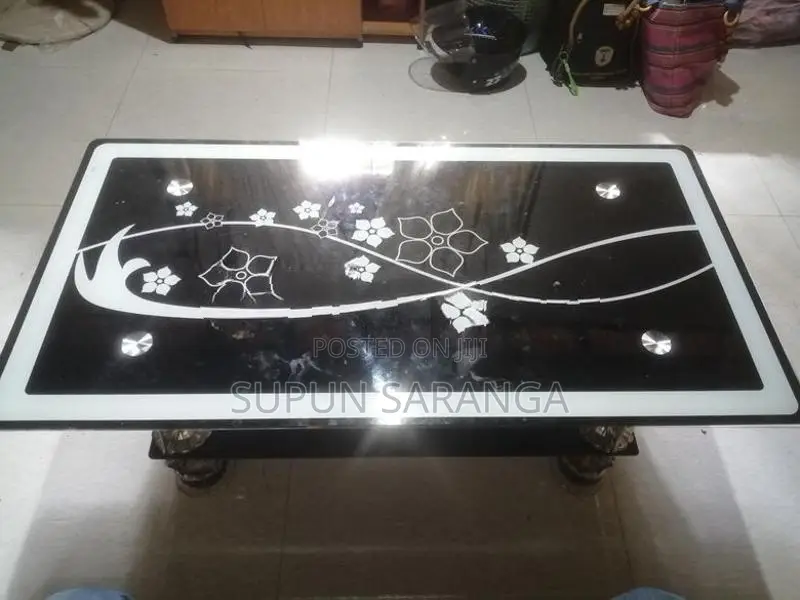 Glass Top Coffee Table / Centre