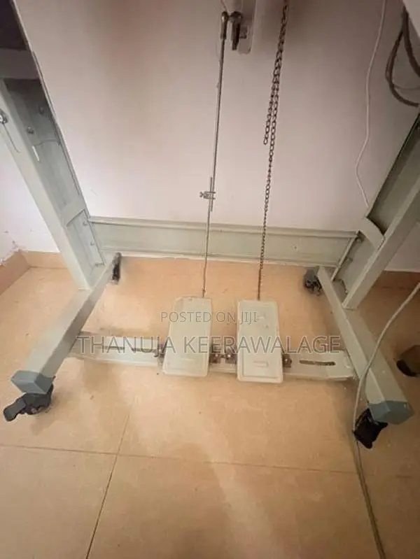Siruba 5 Thread Overlock Sewing Machine