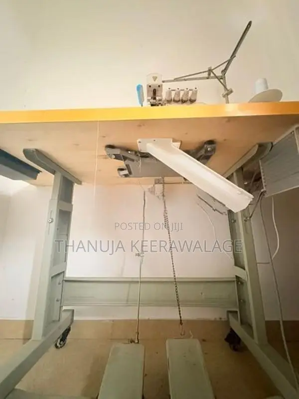 Siruba 5 Thread Overlock Sewing Machine