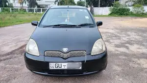 Toyota Vitz 2000 Car (Used)