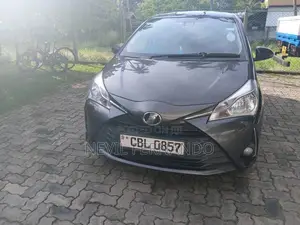Toyota Vitz 2017 Car (Used)