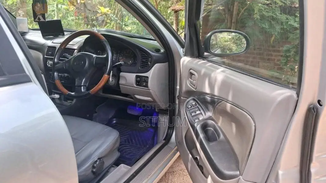 Nissan N16 2004 Car (Used)