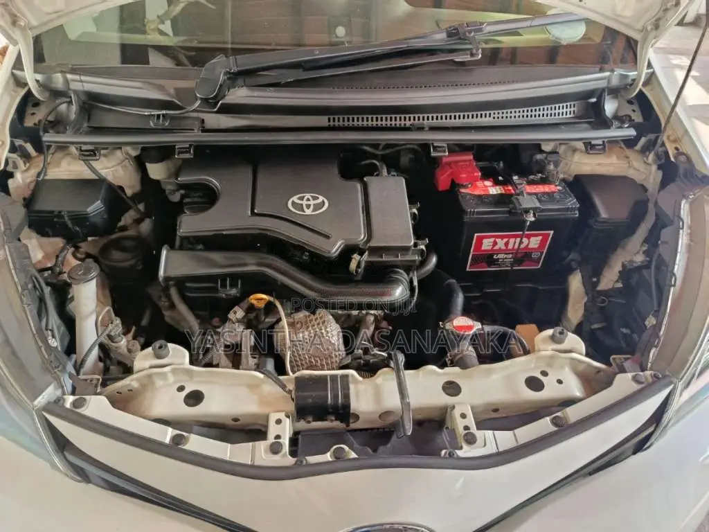 Toyota Vitz 2016 Car (Used)