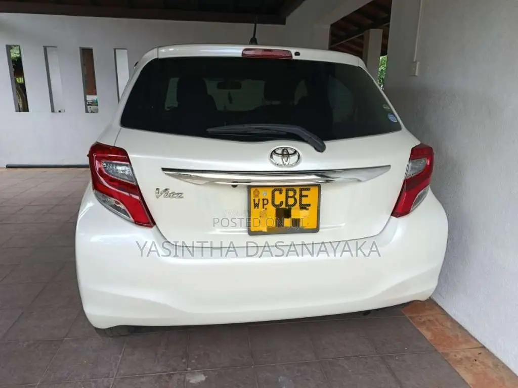 Toyota Vitz 2016 Car (Used)