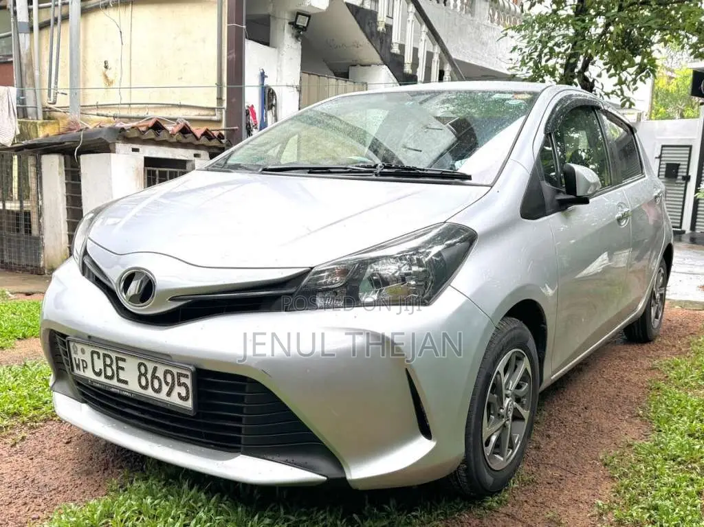 Toyota Vitz 2016 Car (Used)
