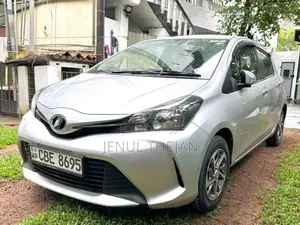Toyota Vitz 2016 Car (Used)